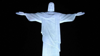 Cristo Redentor Iluminado Para Alertar Sobre As Doencas Renais